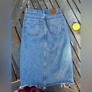 Levi’s Stylish Blue Denim Midi Skirt